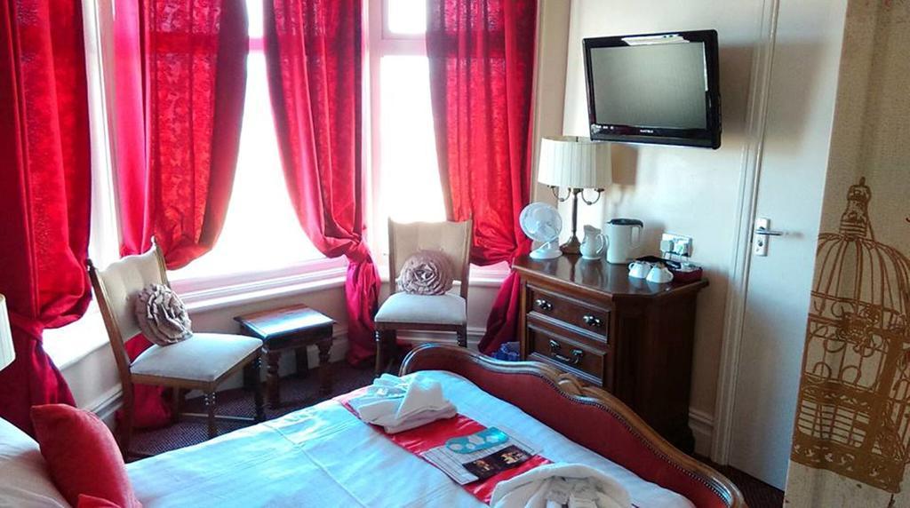 Guest house Crystals On The Prom Blackpool