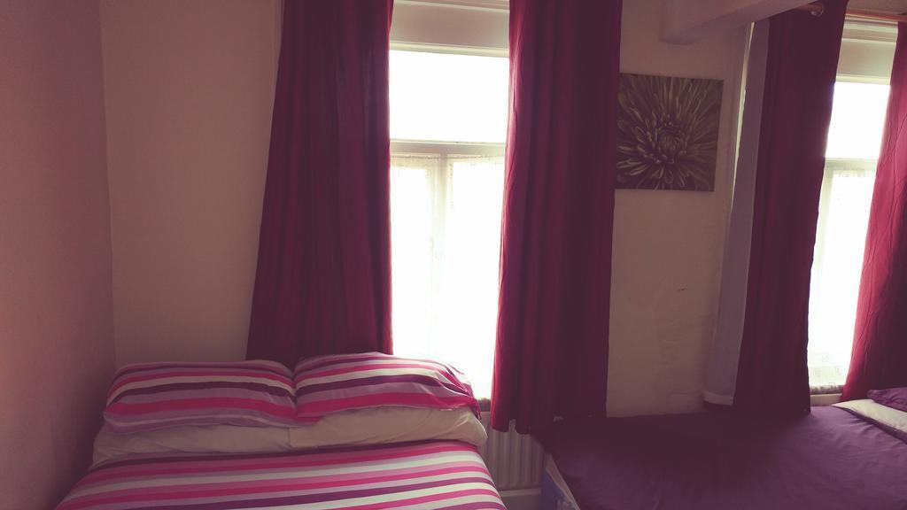 The Woodley Guest house 2*