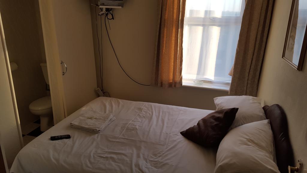 Myroomz Hollingdales Hotel Hotel