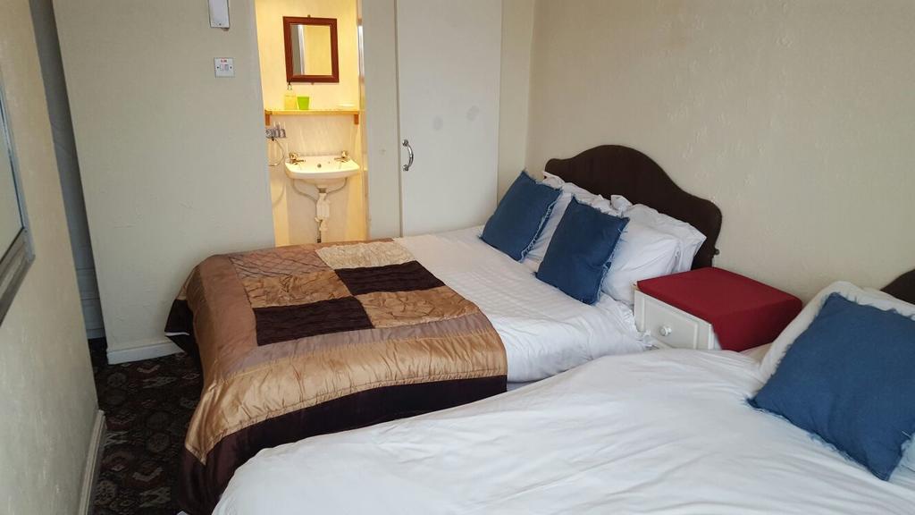 Myroomz Hollingdales Hotel Hotel