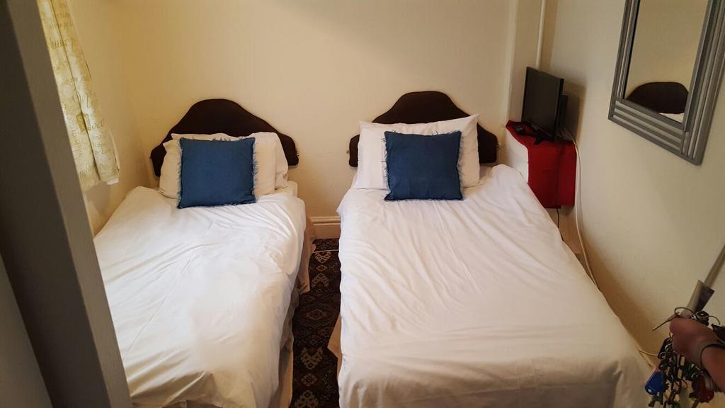 Hotel Myroomz Hollingdales Hotel 2*