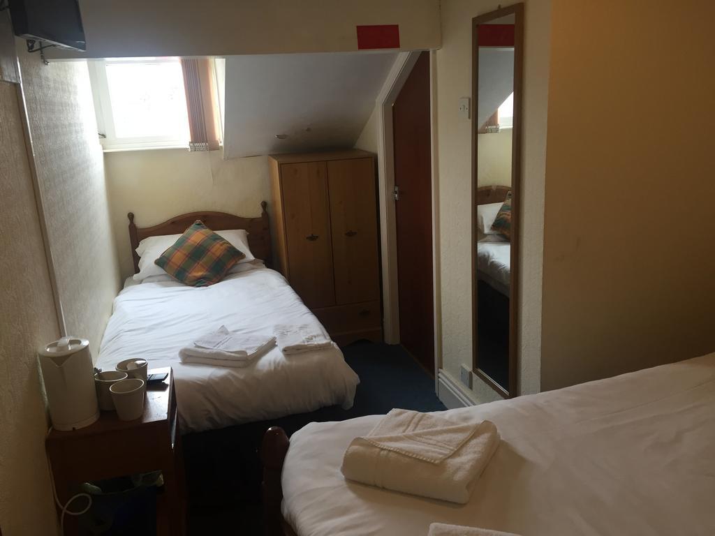 Hayward Hotel 2*