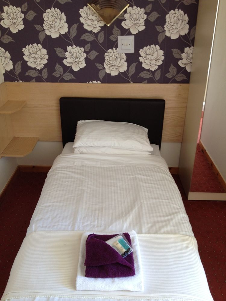 The Carlton 3* Blackpool