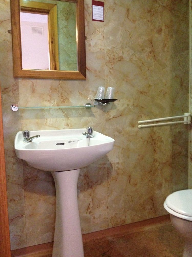 The Carlton 3*