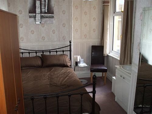 Waves Bed & Breakfast