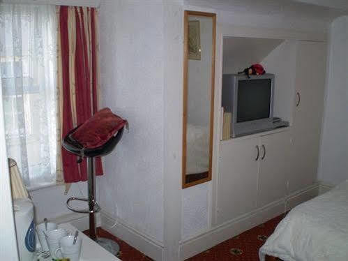 Hotel The South Lea 3*