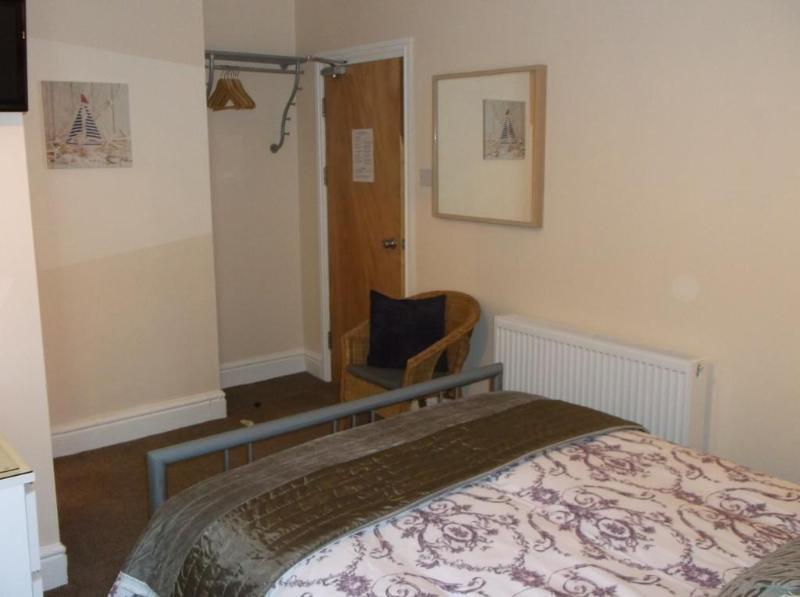 Guest house Rossall House , For Families & Couples 3*