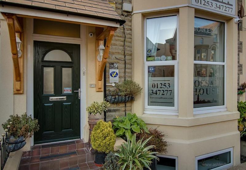 Rossall House , For Families & Couples 3* Blackpool