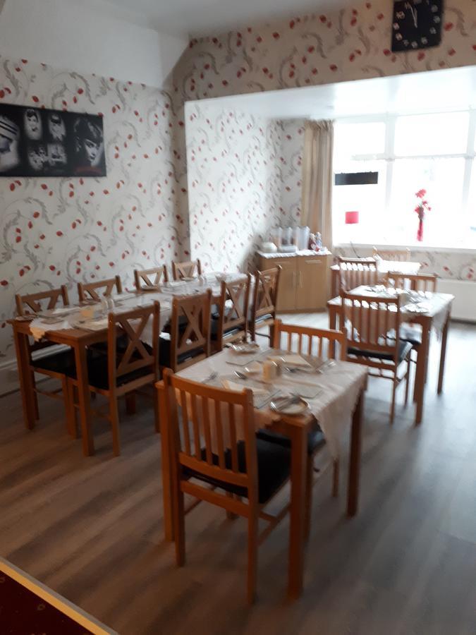 Montgomery 3* Blackpool