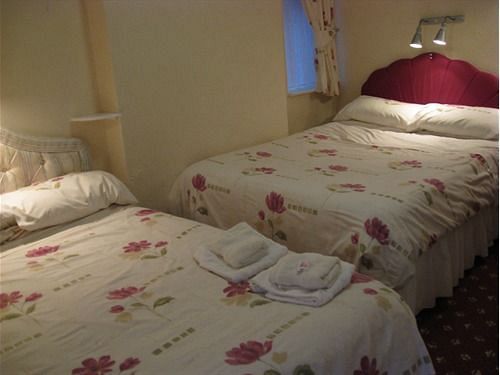 Shazron 3* Blackpool