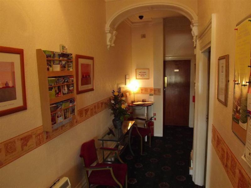 Bed & Breakfast Balmoral Blackpool
