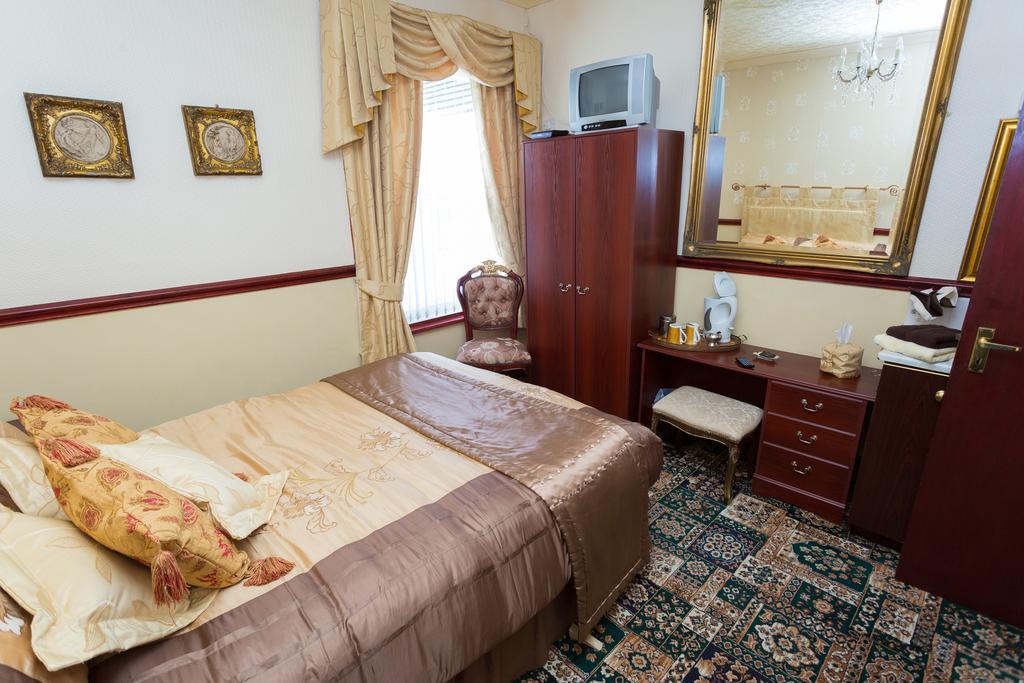 Graydon 3* Blackpool