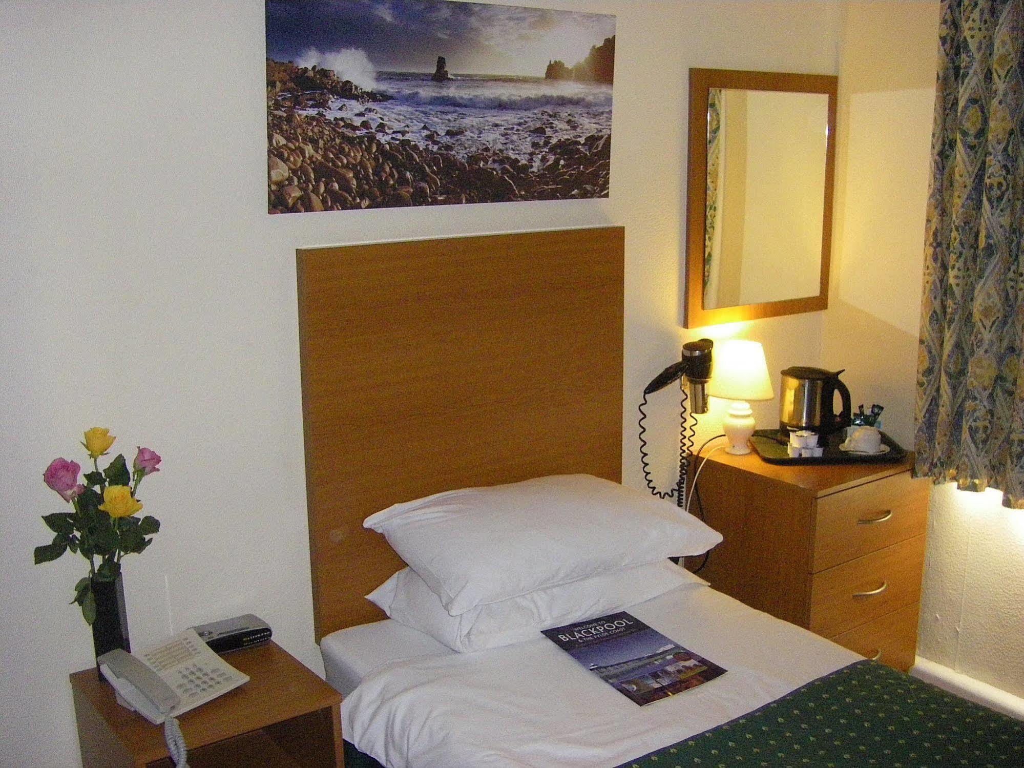 The Waldorf - Near Pleasure & Sandcastle Blackpool