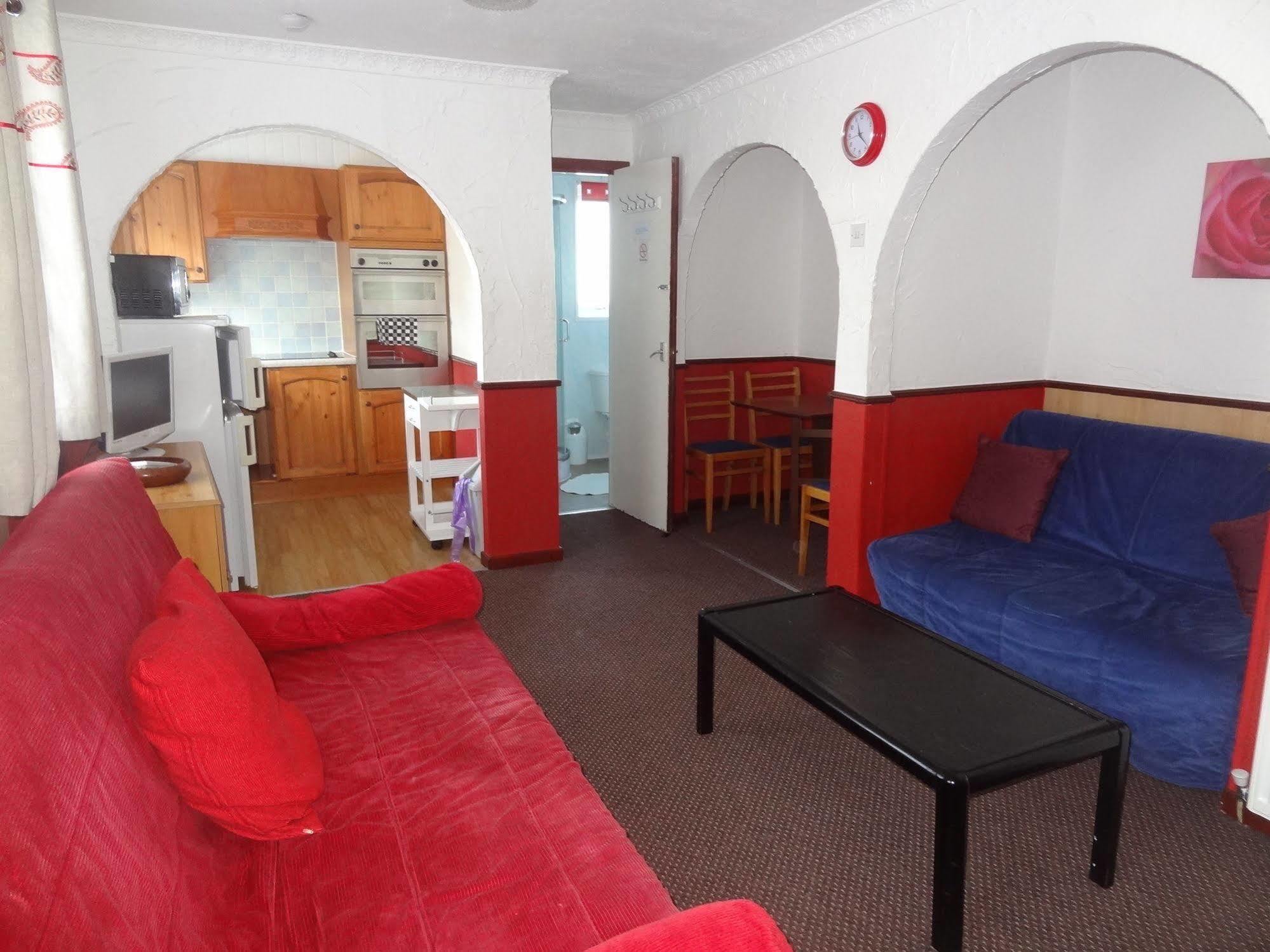 Lindisfarne - Families & Couples Only Apartment *