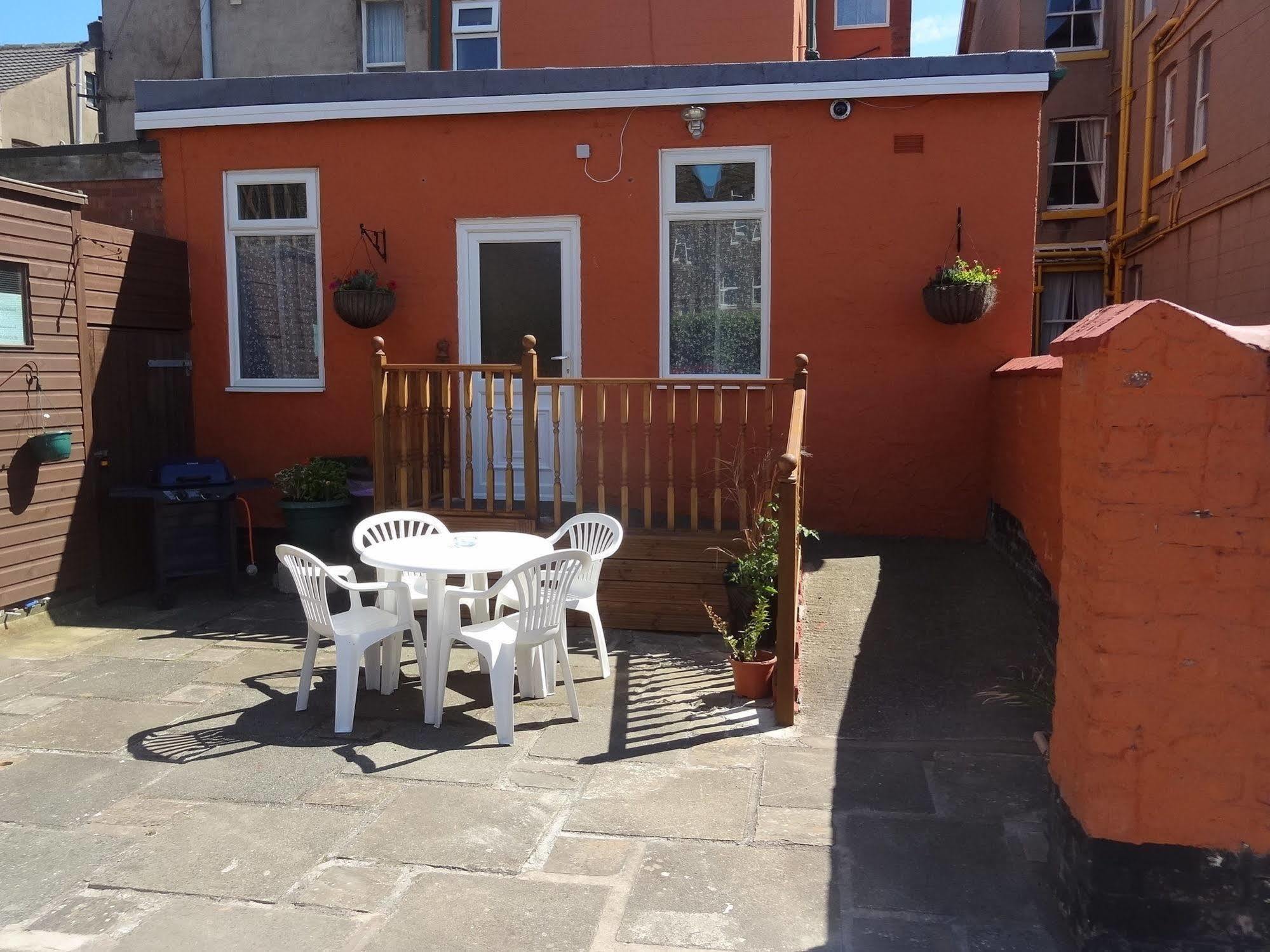 Lindisfarne - Families & Couples Only Apartment *