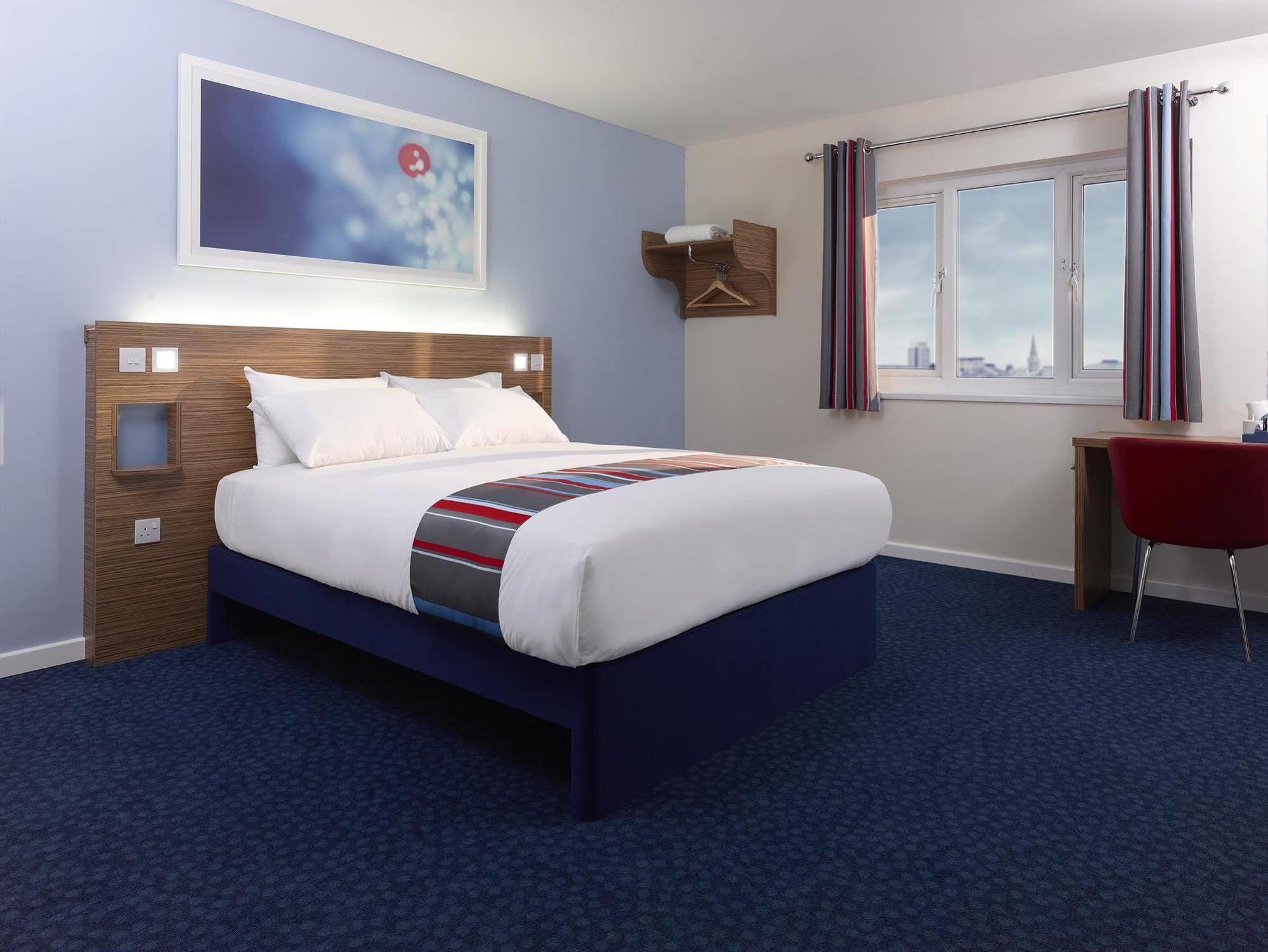 Travelodge South Shore 3*