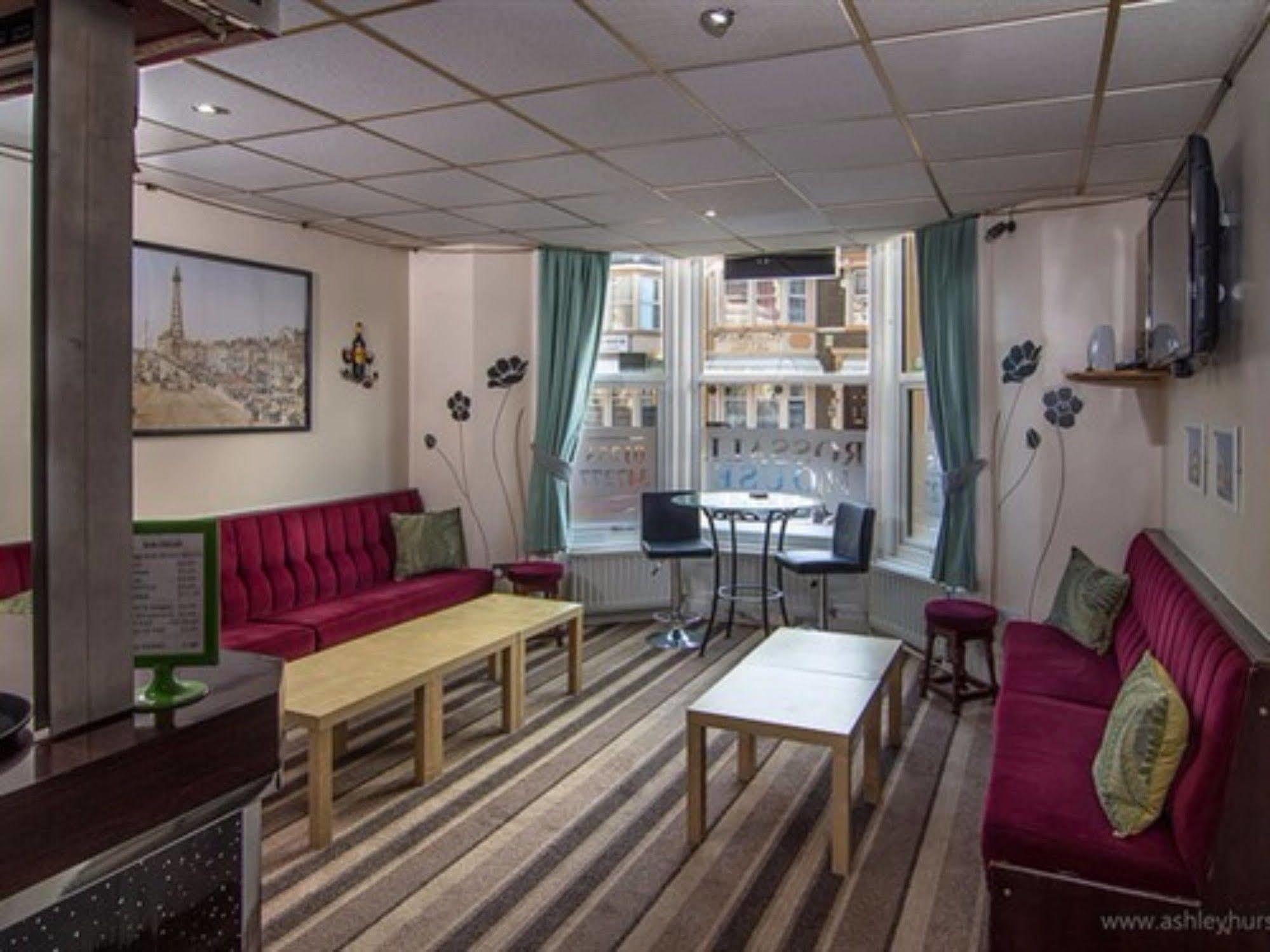 Guest house Rossall House , For Families & Couples 3*