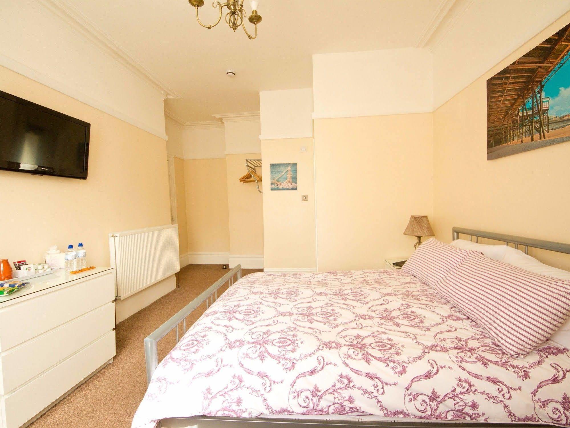 Guest house Rossall House , For Families & Couples Blackpool