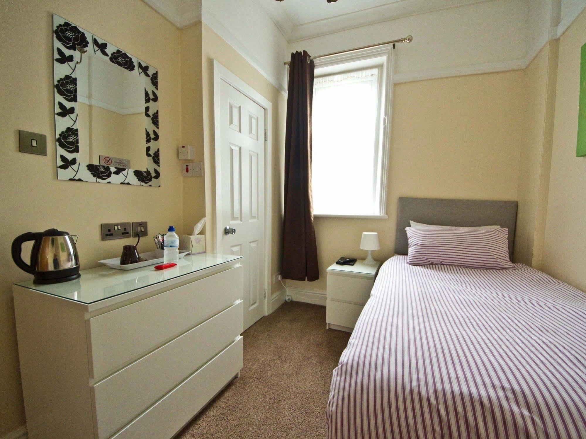 Rossall House , For Families & Couples 3* Blackpool