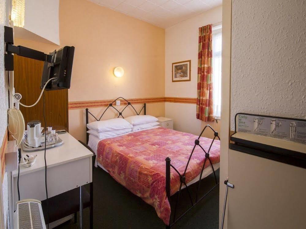 Brooklands Over 50'S Only 3*