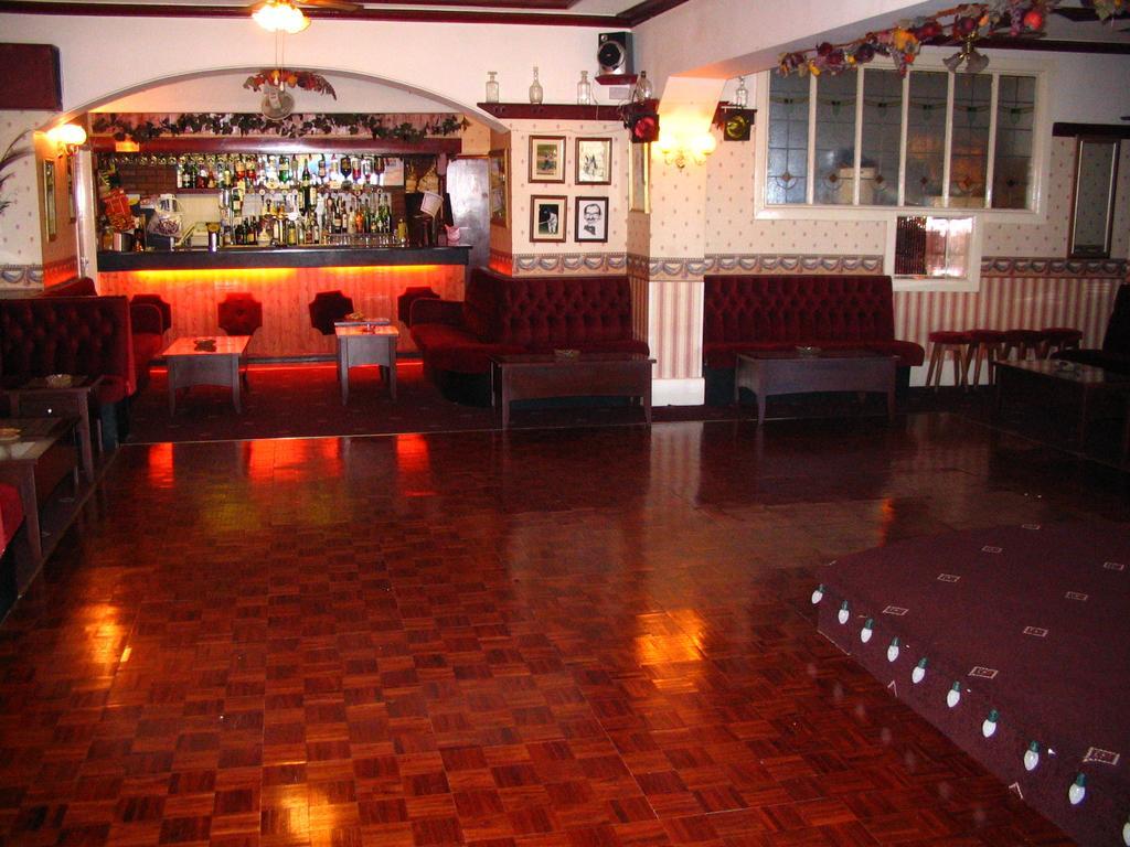 Broadway Hotel