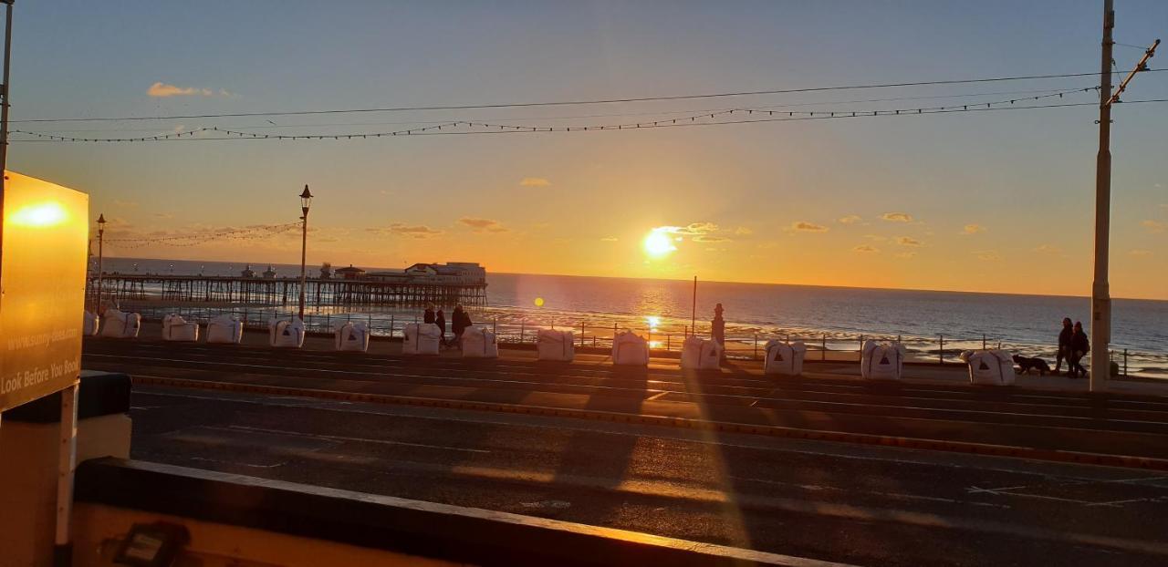 Sunny Dee's Holiday Aparthotel Blackpool