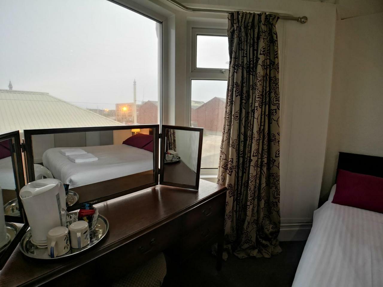 The Hopton 2* Blackpool