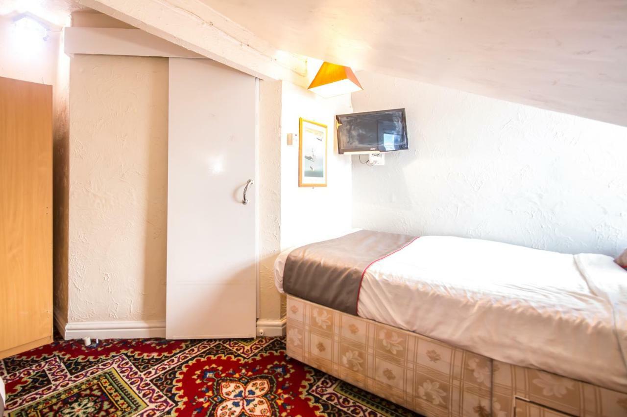 Myroomz Hollingdales Hotel Hotel