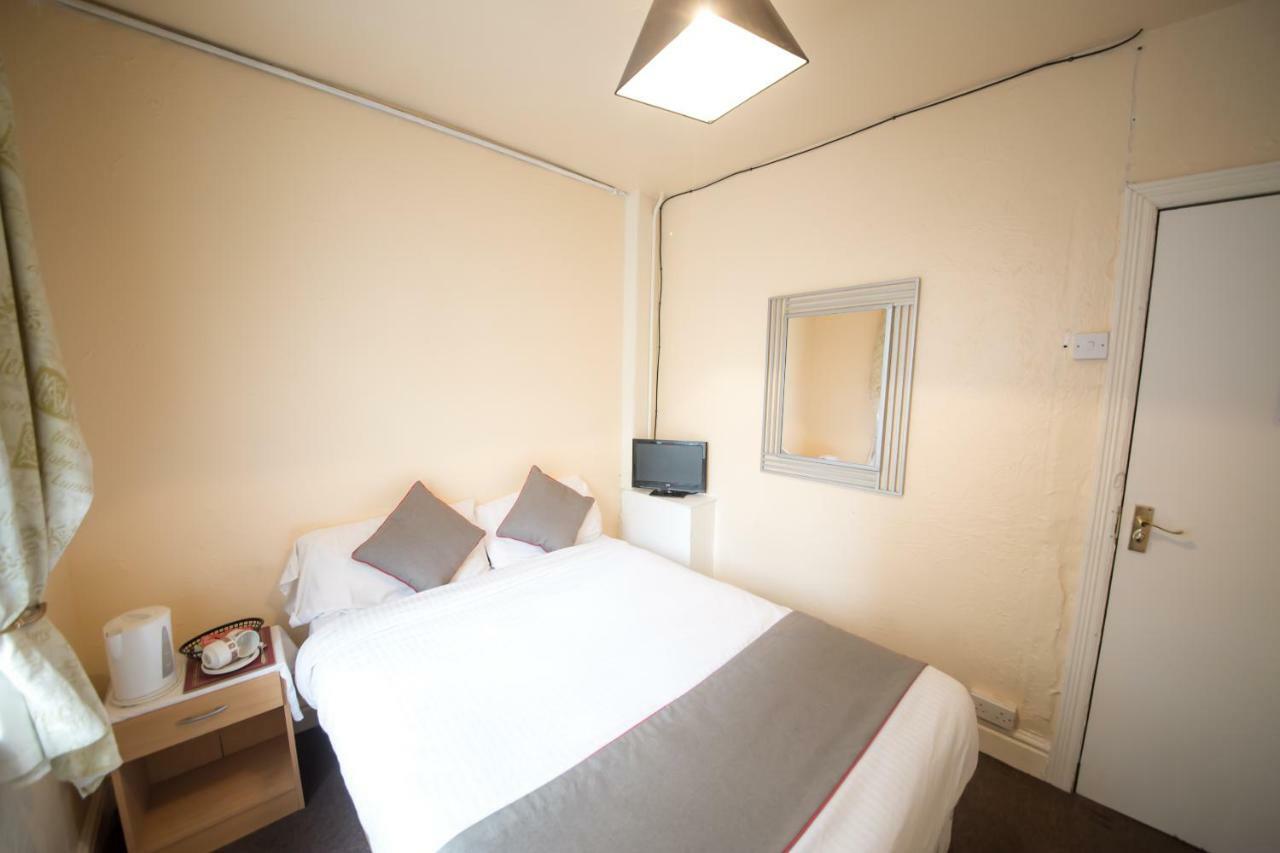 Myroomz Hollingdales Hotel
