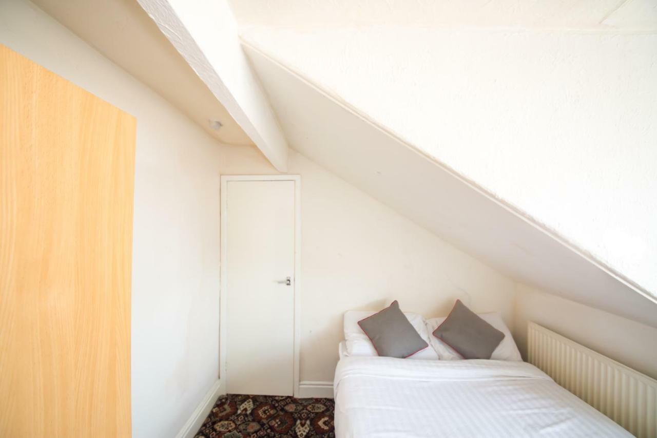 Myroomz Hollingdales Hotel Hotel