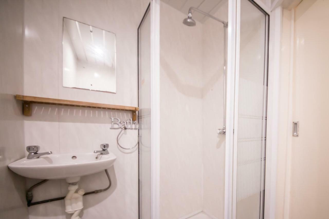 Hotel Myroomz Hollingdales Hotel 2*