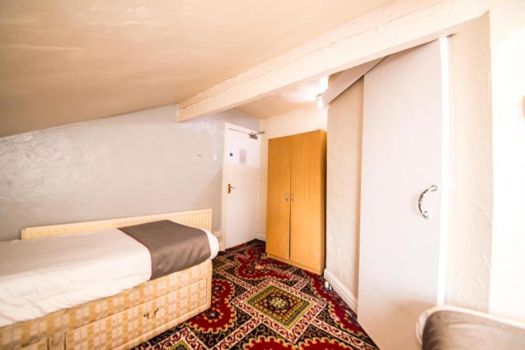 Myroomz Hollingdales Hotel Hotel