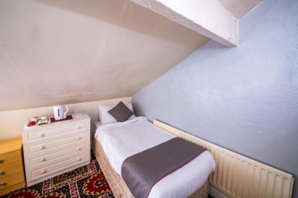 Myroomz Hollingdales Hotel