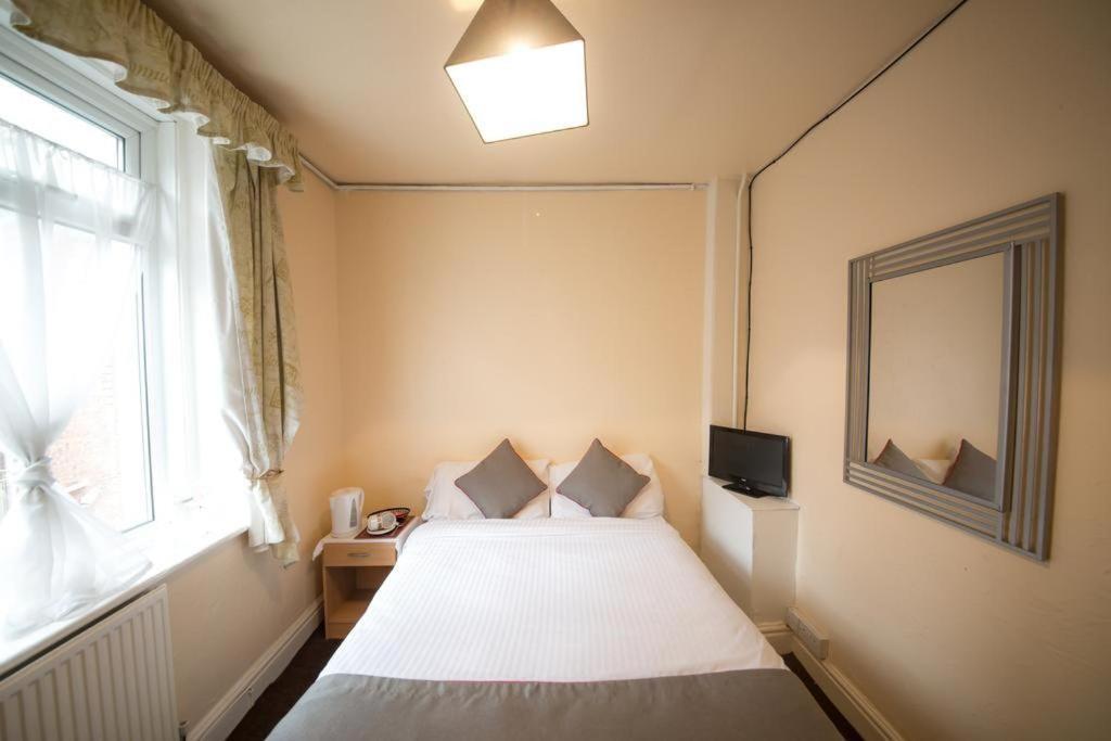 Myroomz Hollingdales Hotel