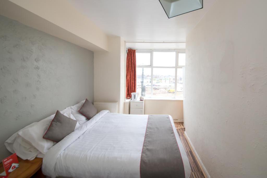 Myroomz Hollingdales Hotel