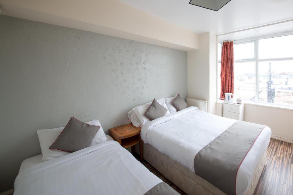 Hotel Myroomz Hollingdales Hotel 2*