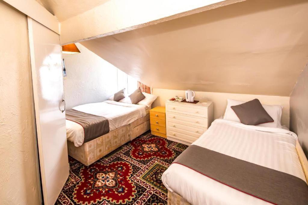 Myroomz Hollingdales Hotel