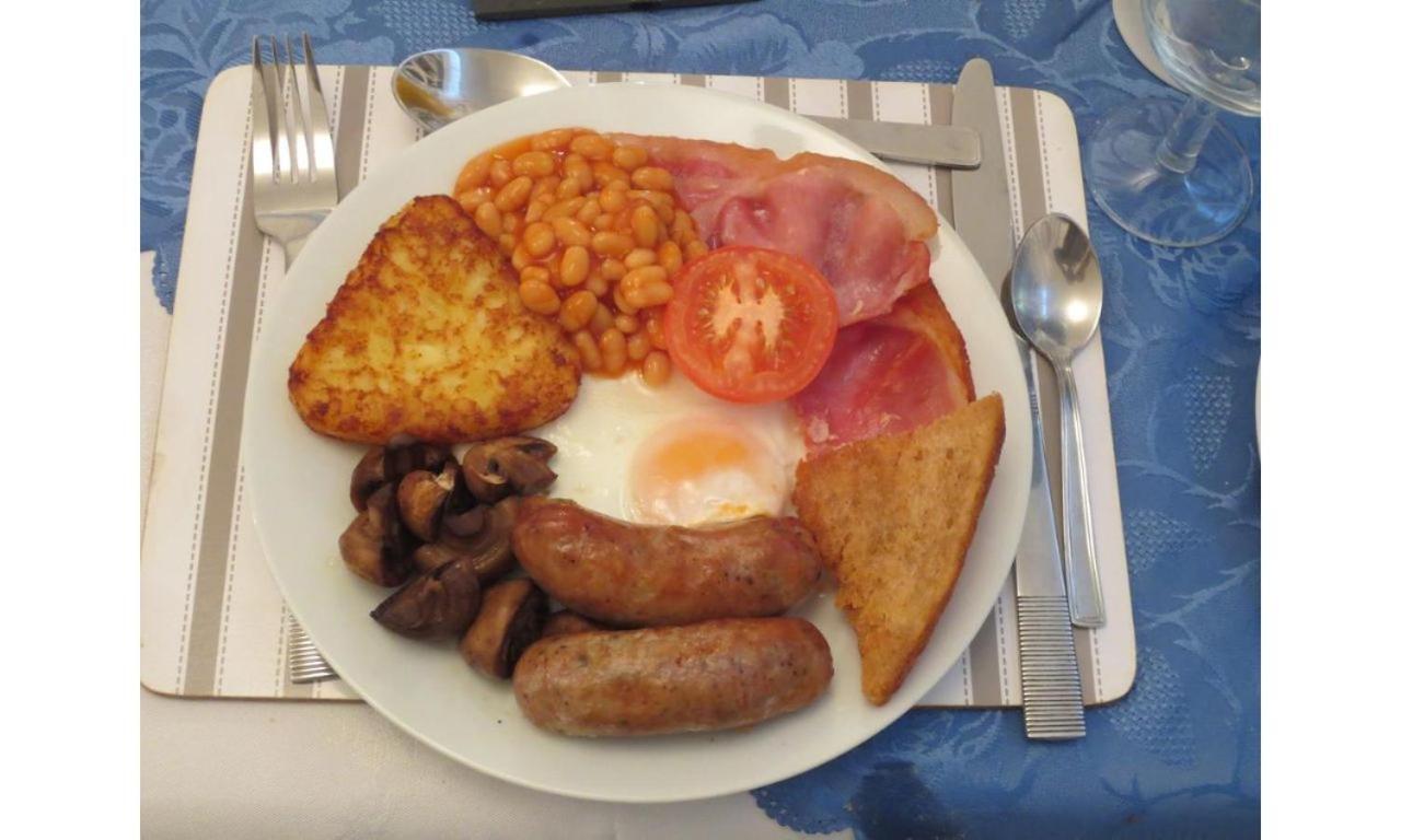 The Salendine 3* Blackpool