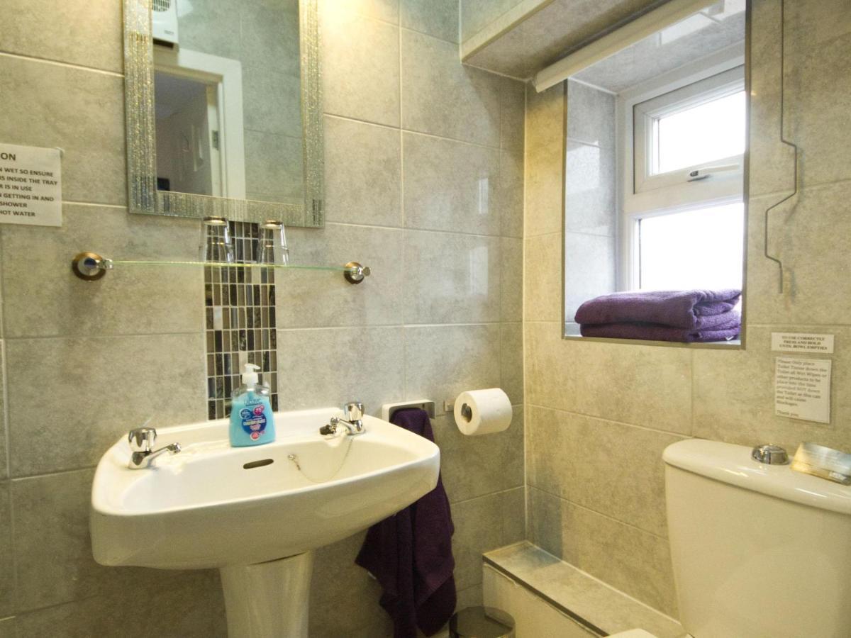 Guest house Rossall House , For Families & Couples 3*