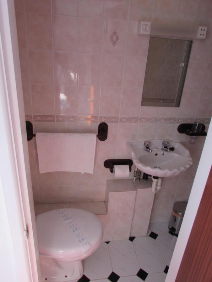 Manor Grove 3*