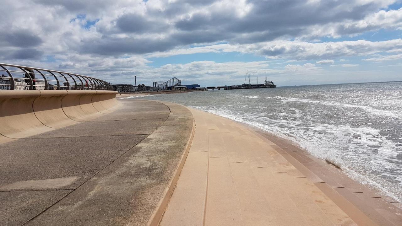 Blackpool Lodge Bed & Breakfast 3*