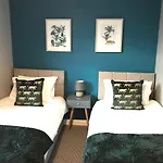 Blackpool Sleepover Apartment 4 Free Parking Sleeps 6