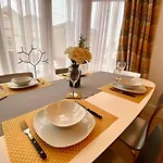 Blackpool Abode - The Buttercup Suite