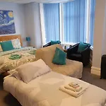 New Bond Hotel