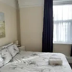 San Diego Guest House - Near Pleasure Beach