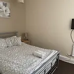 San Diego Guest House - Near Pleasure Beach