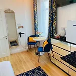 Double Room With Private Bathroom Partial Tower View 16 Havelock Street - 5
