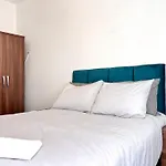 2 Bedroom Family Apartment With Free On-Site Parking