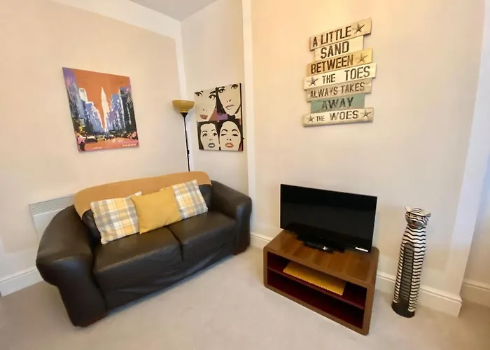 Blackpool Abode - The Buttercup Suite