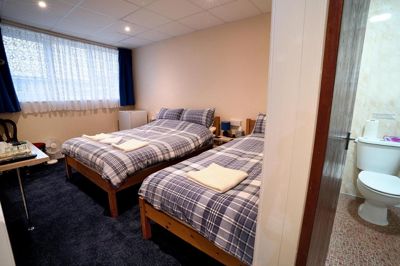 Lynmoore Guest house 2*